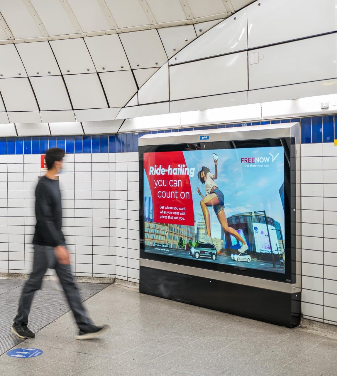 Digital 6-sheet screen in a London Underground station